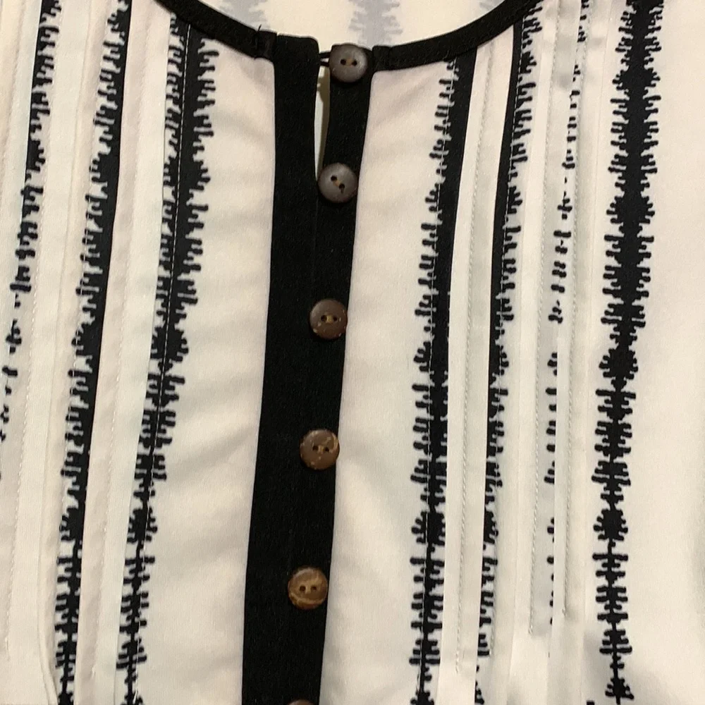 Top Blouse Black White Print Size M Unlisted Brand Stretchy Pullover - Picture 4 of 12
